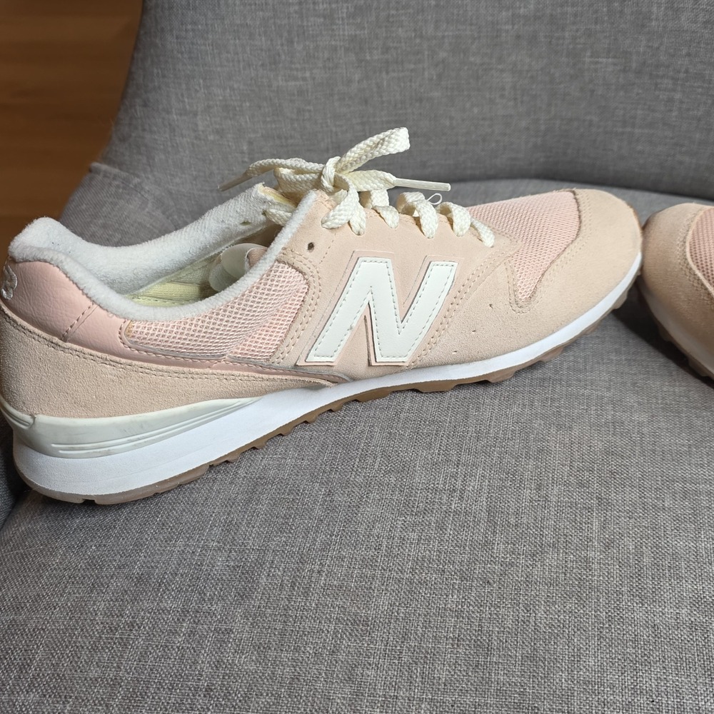 New Balance 996 Womens Peach Pink Suede Mesh Sneakers WL996JR2 Size 9.5 - Picture 6 of 8